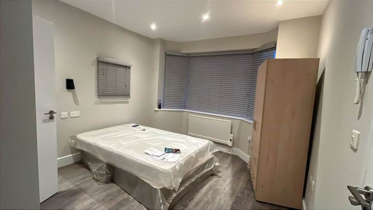 Beautiful Studio Flat in Epsom - NO DEPOSIT REQUIRED