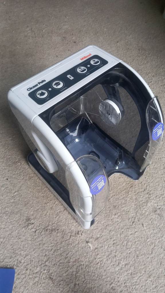 Microchip pet feeder