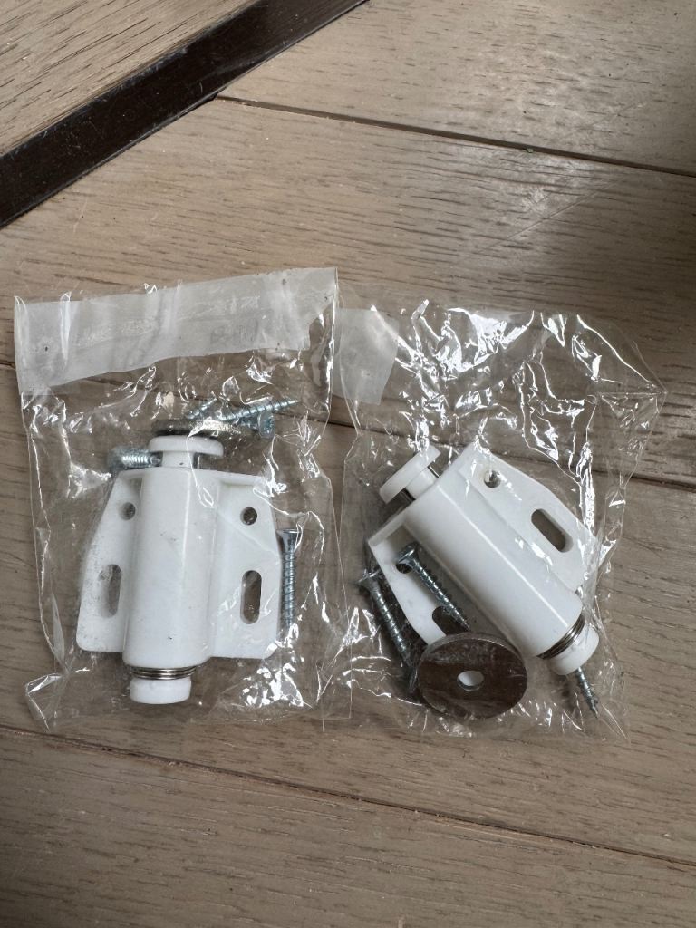 Push open mechanism pair, white 