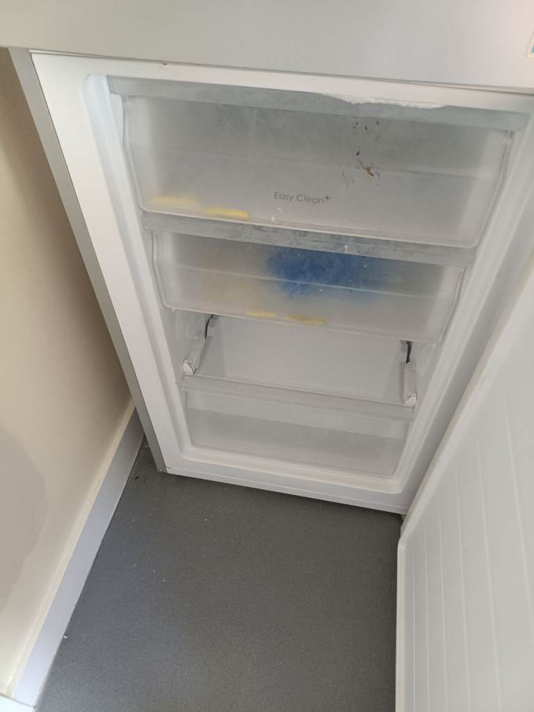 Fridge freezer Must collect today