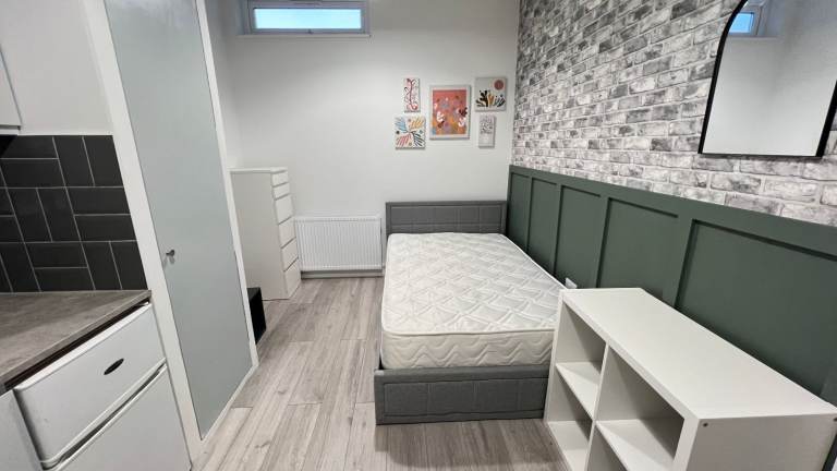 Luxury Ensuite Studio Room - Available Now 