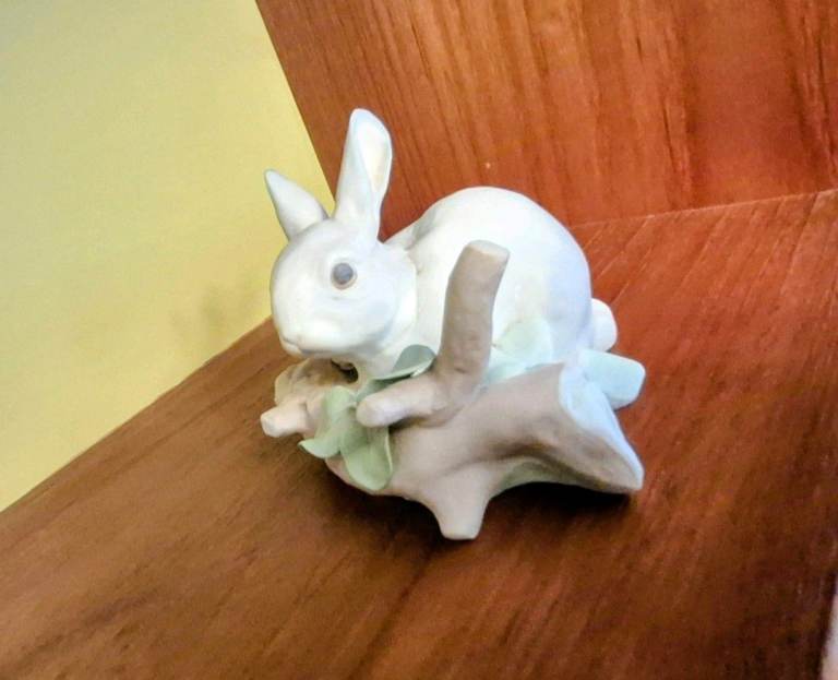 Lladro Matt Finish Rabbit on Log Porcelain Figurine 4773 in excellent condition 