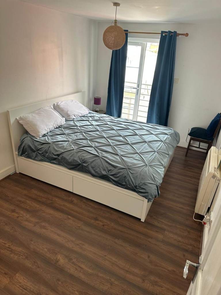 Large Room with Balcony & king size bed  Available