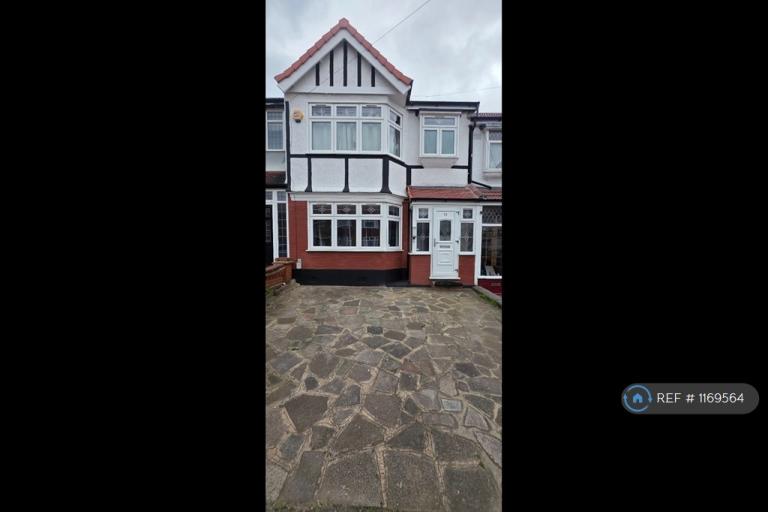 3 bedroom house in Joydon Drive, Romford, RM6 (3 bed) (#1169564)