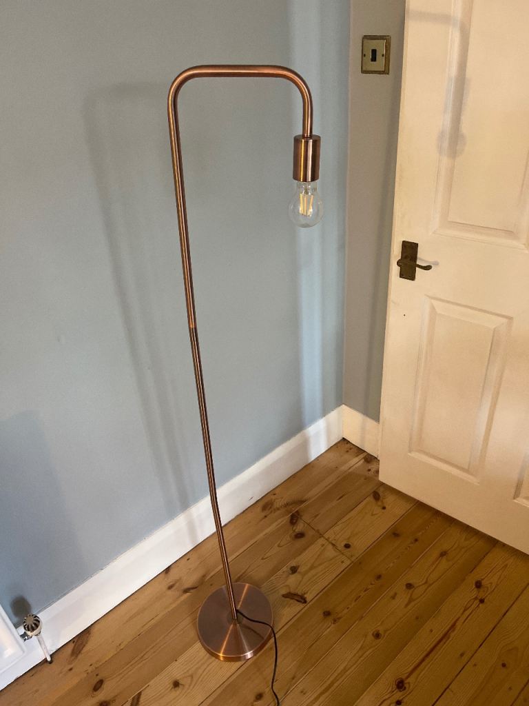 Free standing lamp
