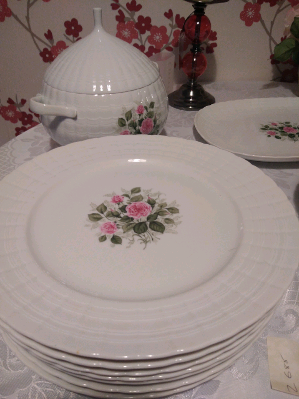 HutschenreutherLucina Rosina Dinner Service 