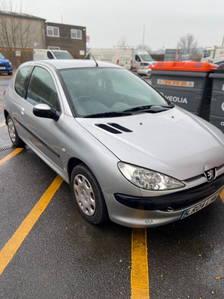 Peugeot, 206, Hatchback, 2004, Manual, 1360 (cc), 3 doors
