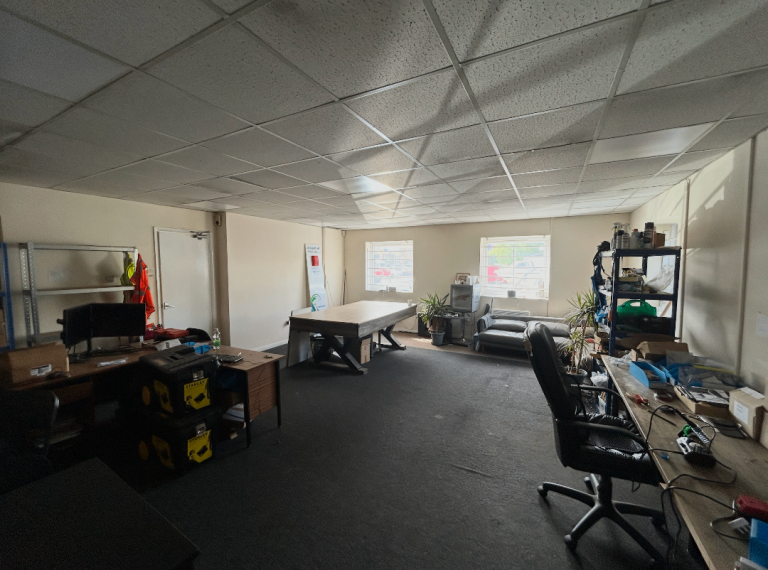 office space - medway - flexible term - bill included (fair use)  - wifi included 