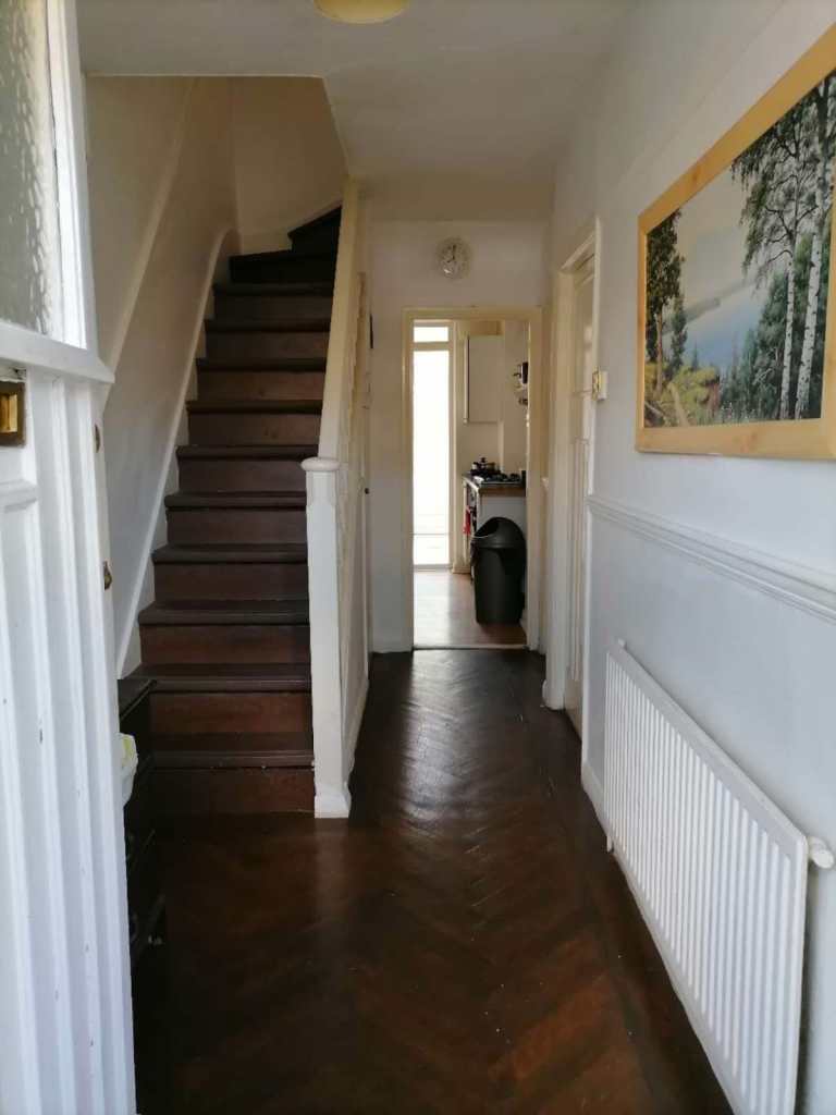comfortable double room to rent for a professional including bills in a shared house