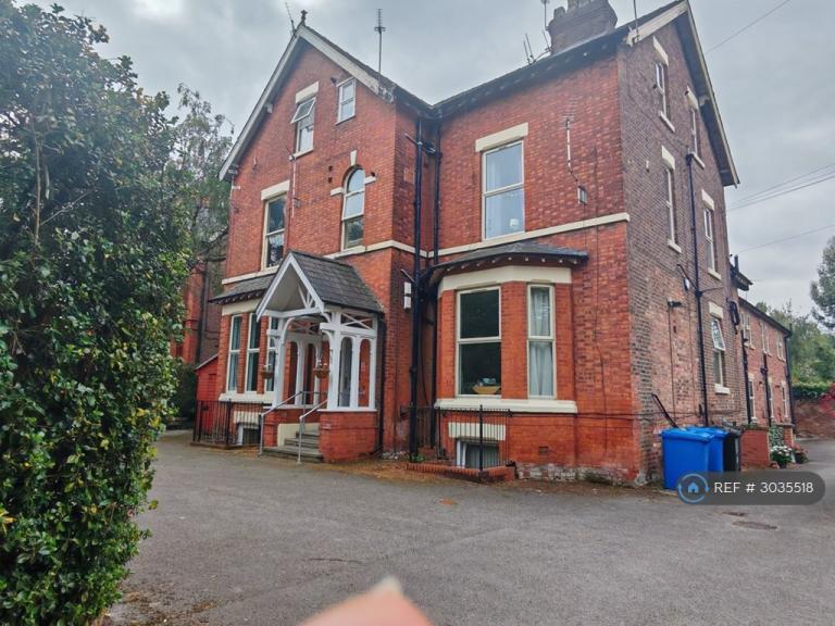 2 bedroom flat in Northenden Road, Sale, M33 (2 bed) (#3035518)