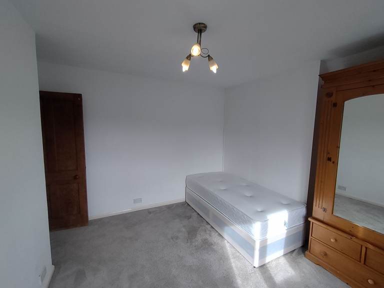 Two Rooms to Rent in House Share in Cherry Crescent, Brentford, TW8 8NN - All Bills Included
