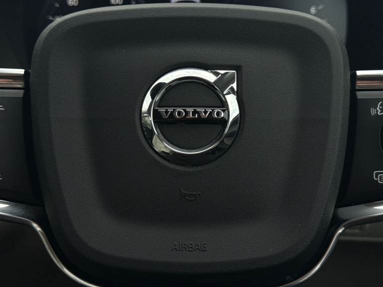 2022 Volvo XC40 2.0 B4P Inscription 5dr AWD Auto [7 speed] ESTATE PETROL Automatic