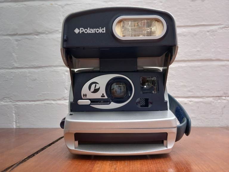Polaroid in very good cosmetic condition and perfect working order.