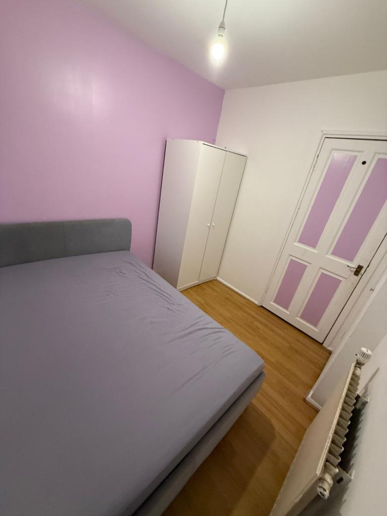 Cosy single room and a seat available at E6-High street south 