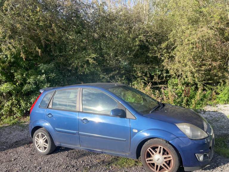 FORD FIESTA 1.6 GHIA 56 REG BLUE 5 DOOR 89K MILES MOT JULY 19TH 2027 TAX £275 LOW INSURANCE 