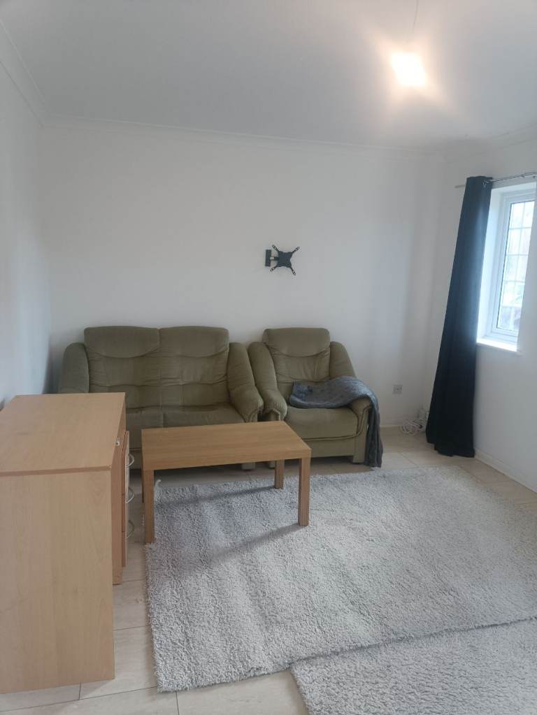 3 or 4 Bed house, bills included.  