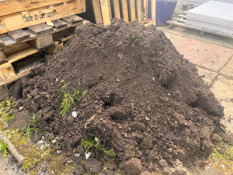 Good quality soil free pick up 
