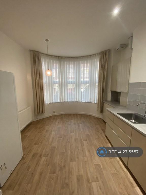 3 bedroom house in Boscombe Avenue, London, E10 (3 bed) (#2715567)