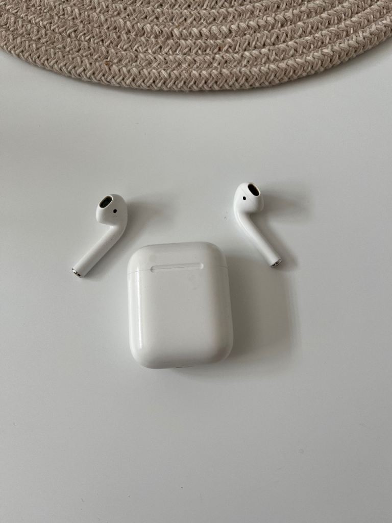 Apple AirPods 2nd Generation