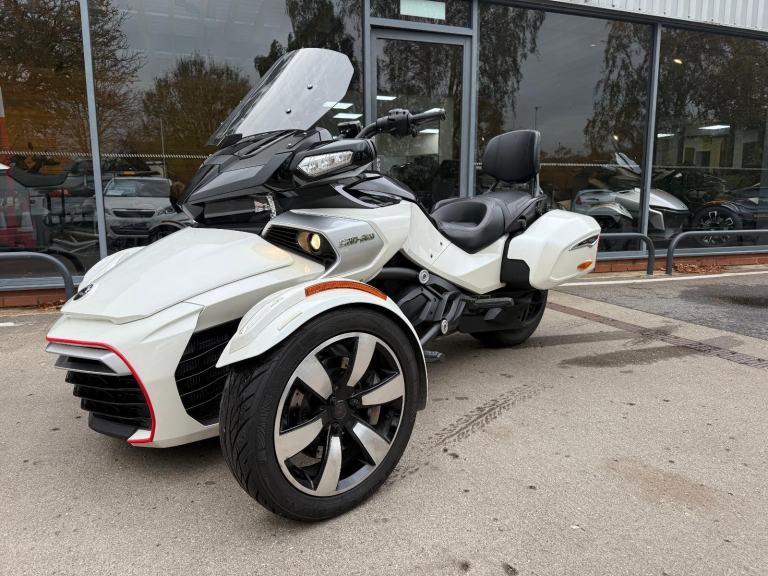 2016 Can-Am SPYDER F3 T 1330 6 speed semi automatic trike