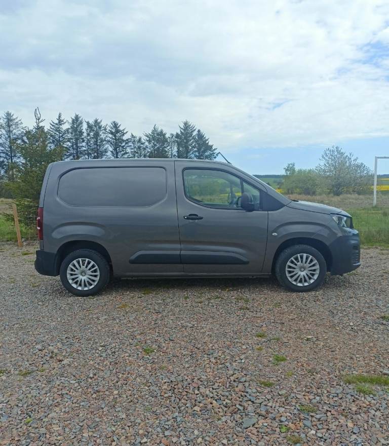 IMMACULATE PEUGEOT VAN - NO VAT -PRIVATE USE SINCE NEW...