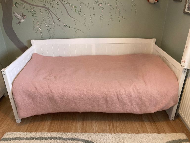 Single wooden day bed with drawers 