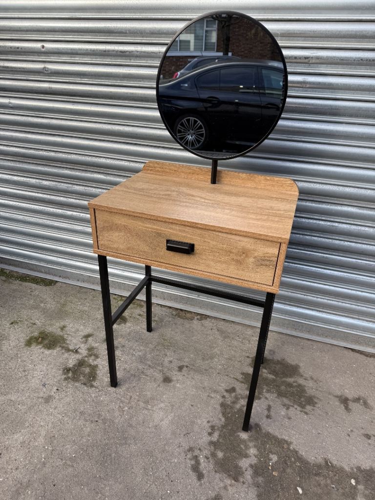 FREE DELIVERY OAK DRESSING TABLE WITH MIRROR GOOD CONDITION