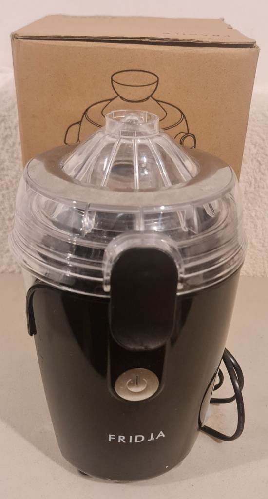 Fridja automatic citrus juicer