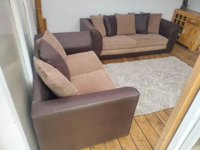 B&Q "Chicago" 2 and 3 seaters sofa set in brown and beige-excellent condition