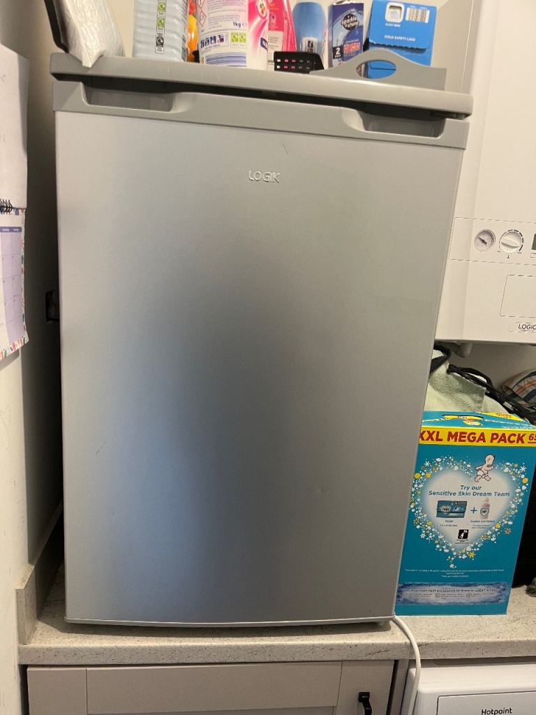 Logik under counter fridge 