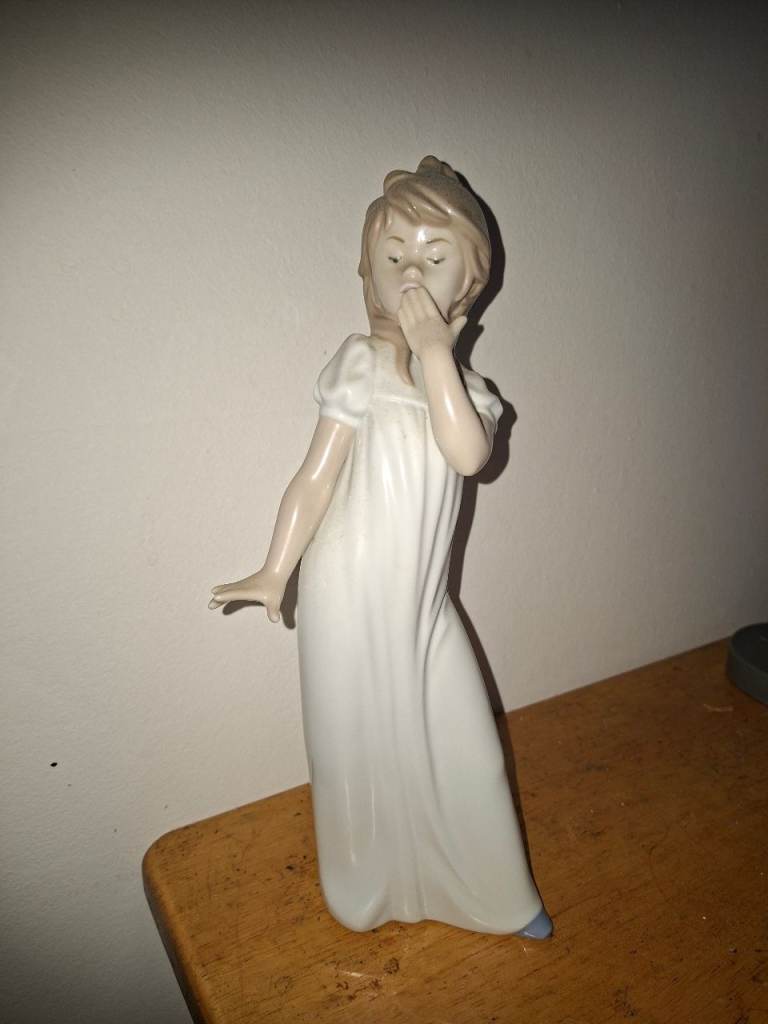 Lladro Nao porcelain figurine, "Young Girl Yawning"