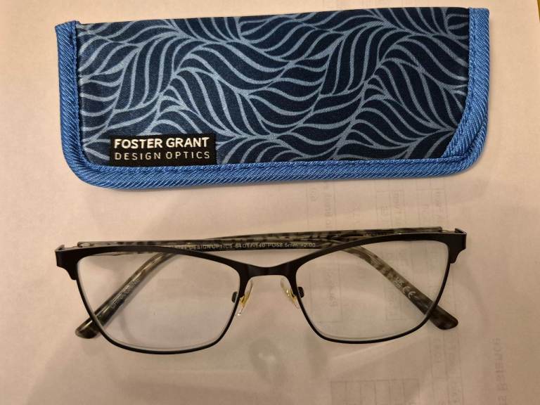 Foster Grant +2.0 Readers & Soft Case (E)