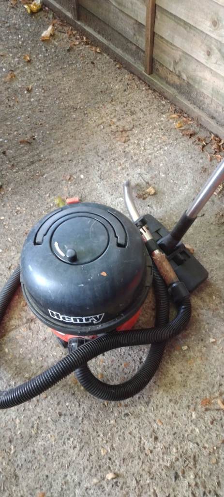 Henry vacuum cleaner single speed with hose and pipe and floor attachment good working order