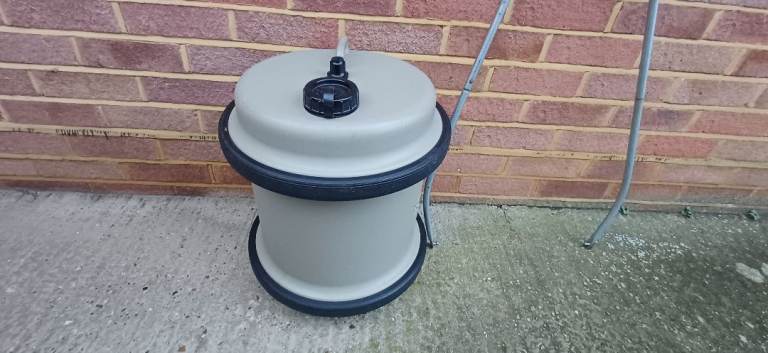 Aquaroll water container