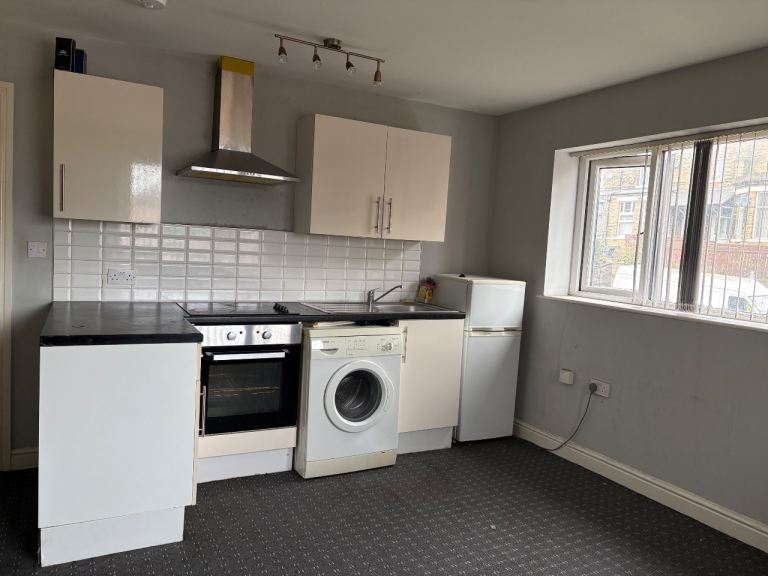 1 bedroom flat available to rent bd8 