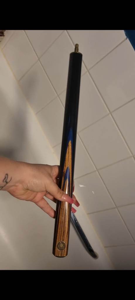 Need gone ASAP! Brand new snooker cue with brand new case 