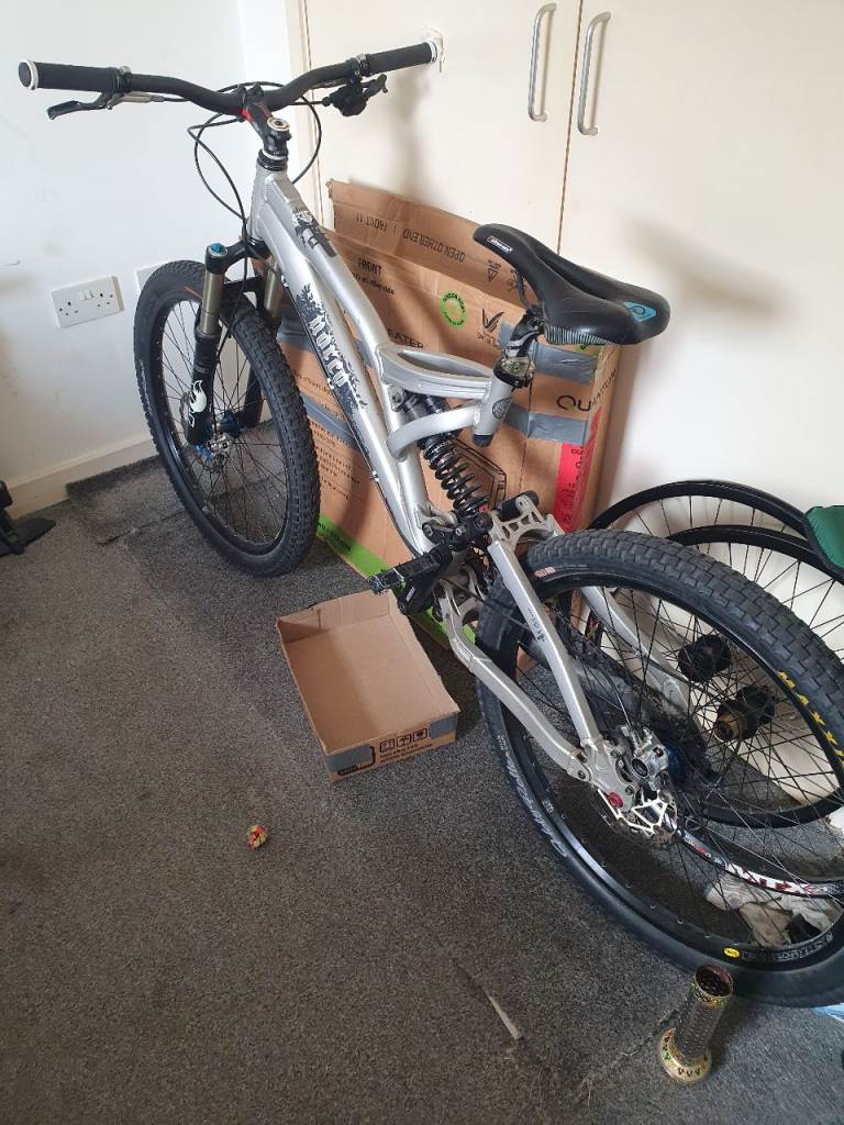 Full suspension DH Bike