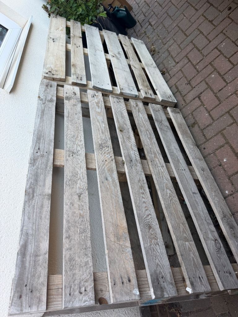 Two free pallets 