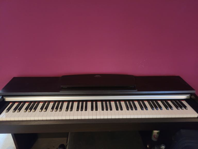 Yamaha Arius Ydp-141 digital piano (plus stool)