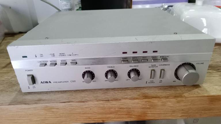 REDUCED! Aiwa SA-C30 hi-fi preamp, compact size, phono input