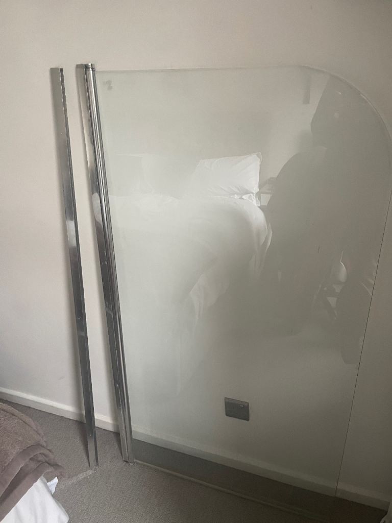 Bath Shower Screen – Toughened Glass (78 × 148 cm)