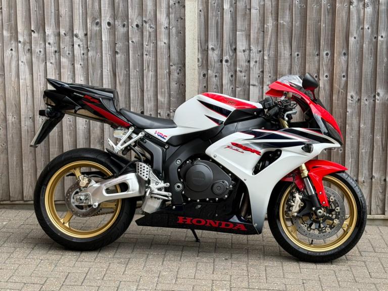 HONDA CBR 1000 RR FIREBLADE HRC 2007 (07) SUPER SPORT + 5,600 MILES FROM NEW !!!