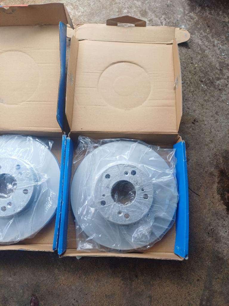 Honda Civic MK8 Front disks & break pads