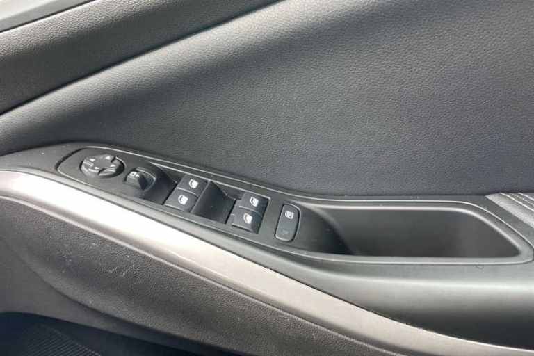 2023 Vauxhall Grandland 1.2 Turbo Ultimate 5dr HATCHBACK PETROL Manual