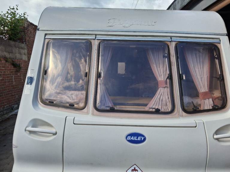 2 berth Bailey pageant caravan