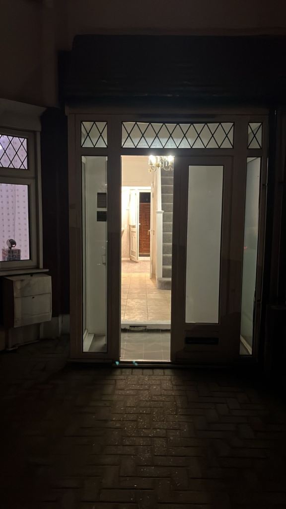 THREE BEDROOM HOUSE TO LET AT YOXLEY DRIVE, ILFORD, REDBRIDGE IG2 6PU AREA 