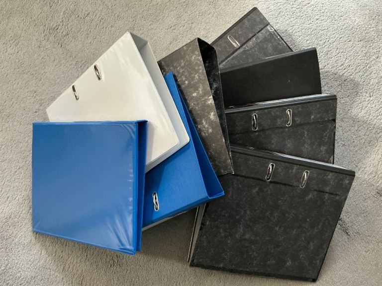 Selection of arch leaver & ring bind folders. 