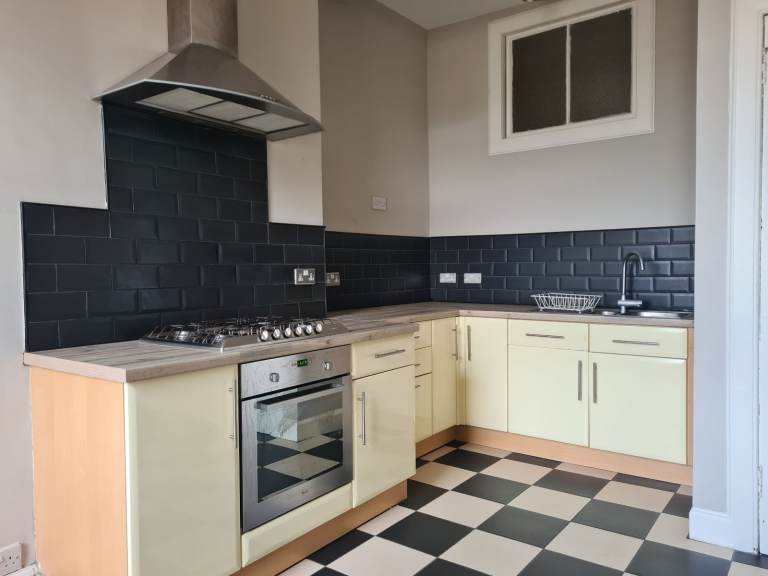 1 bedroom unfurnished flat, Hawthornvale, Trinity 