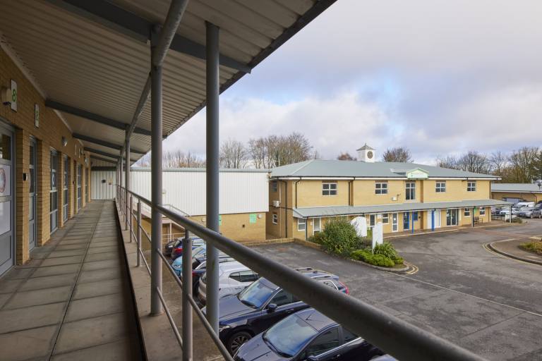 Basingstoke - RG24 8UP \ Flexible Workshop Room in Basepoint {{center_name}