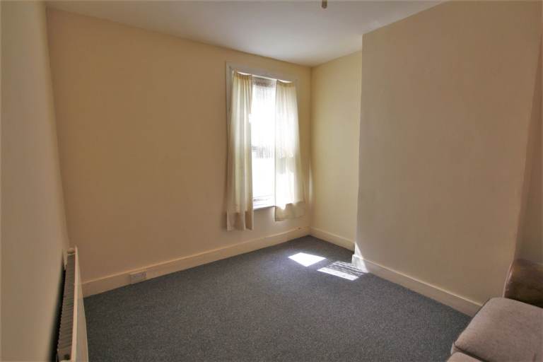 Rare - London Investment Property on easy terms Lease Option - Rent to buy E7 8DZ- just £350 pm !!